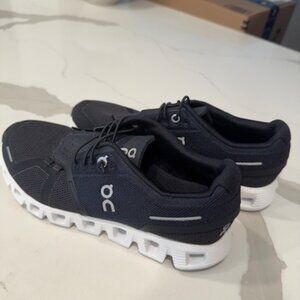 Women's ON Sneakers, size 6, Slightly worn